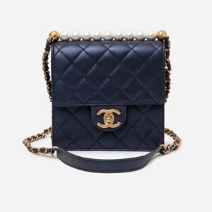 Pre-Owned Chanel 2019 Navy Lambskin Samll Pearl Flap Crossbody Bag